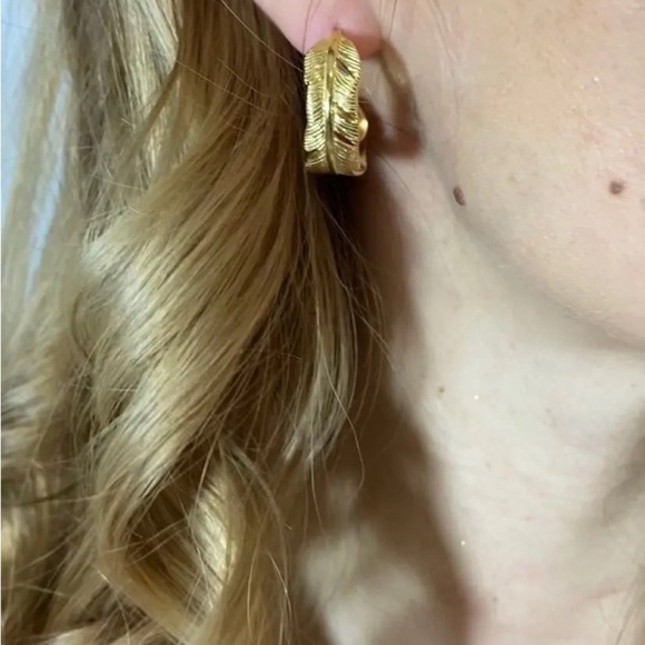 18k Gold Plated Feather C Shape Earrings - Picture 1 of 8